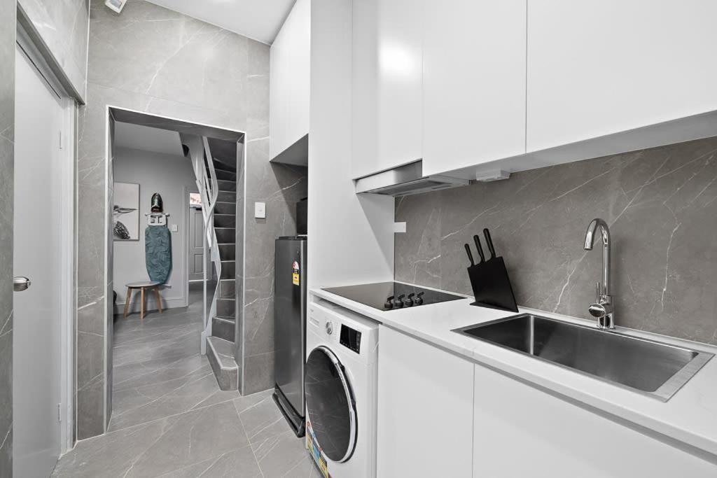 Prime Double - Ac - Seconds To Cbd - Near Uts& Usyd& Darling Harbour& High Rated Restaurants - Shared Bathroom