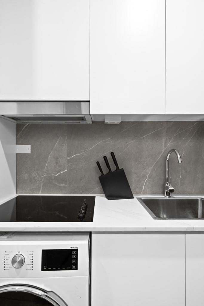 Guest house Prime Double - Ac - Seconds To Cbd - Near Uts& Usyd& Darling Harbour& High Rated Restaurants - Shared Bathroom *