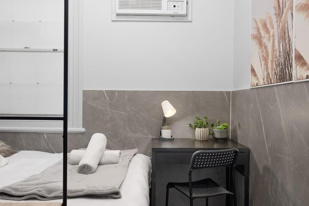 Prime Double - Ac - Seconds To Cbd - Near Uts& Usyd& Darling Harbour& High Rated Restaurants - Shared Bathroom Guest house